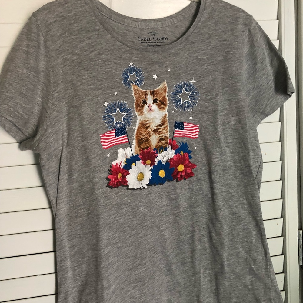 Faded Glory Graphic Tee “Holiday “ LG